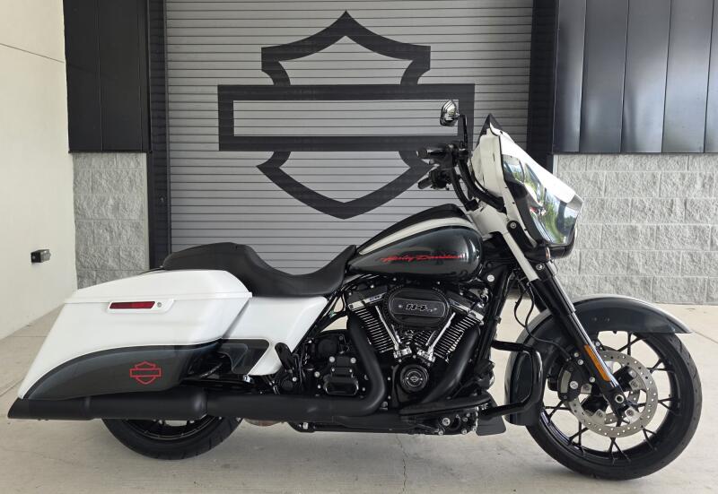2023 Harley-Davidson® Street Glide® Special CUSTOM PAINT JOB