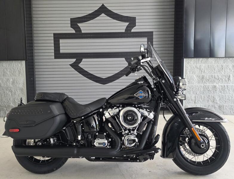 2026 Harley-Davidson® Heritage Classic Vivid Black Black Laced Wheels