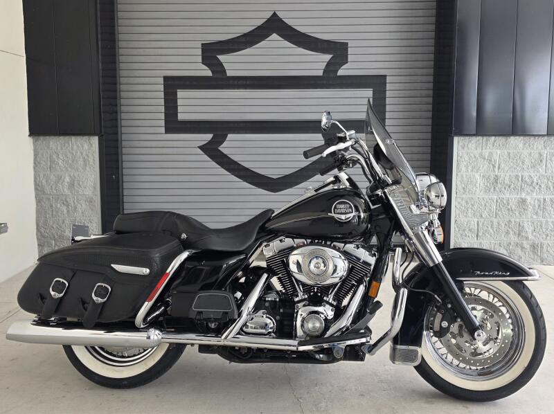 2008 Harley-Davidson® Road King® Classic Vivid Black Black Laced Wheels