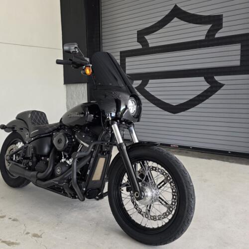 2020 Harley-Davidson® Street Bob® Vivid Black thumb 3