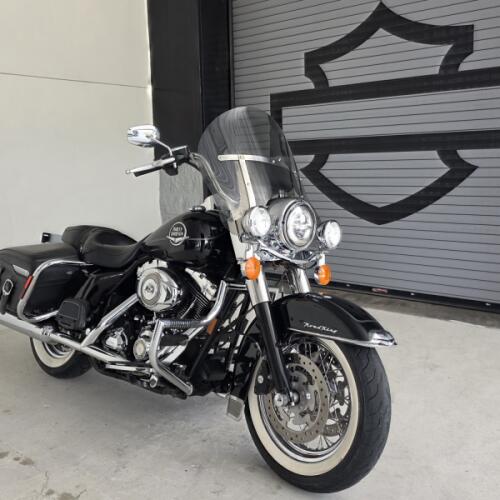 2008 Harley-Davidson® Road King® Classic Vivid Black Black Laced Wheels thumb 3