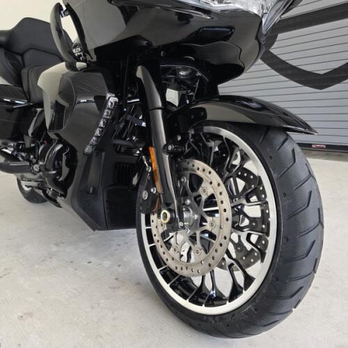 2026 Harley-Davidson® Road Glide Limited Vivid Black Black Trim thumb 0