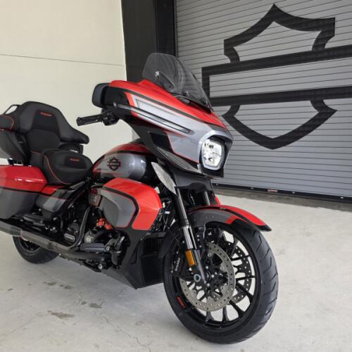 2026 Harley-Davidson® CVO Street Glide Limited Citrus Heat CVO Tri-Tone thumb 3