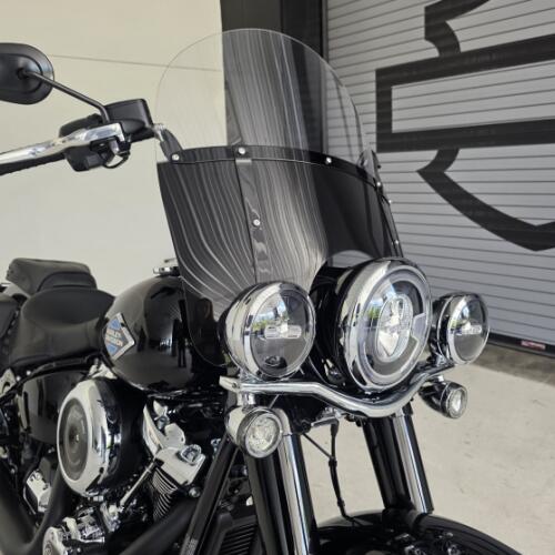 2026 Harley-Davidson® Heritage Classic Vivid Black Black Laced Wheels thumb 2