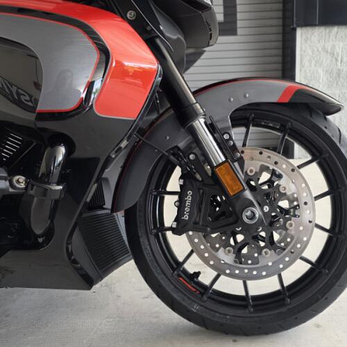 2026 Harley-Davidson® CVO Street Glide Limited Citrus Heat CVO Tri-Tone thumb 1