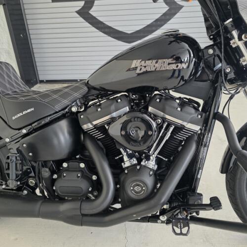 2020 Harley-Davidson® Street Bob® Vivid Black thumb 0