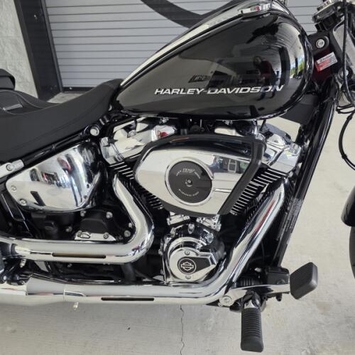 2026 Harley-Davidson® Breakout® Vivid Black Chrome Trim thumb 0