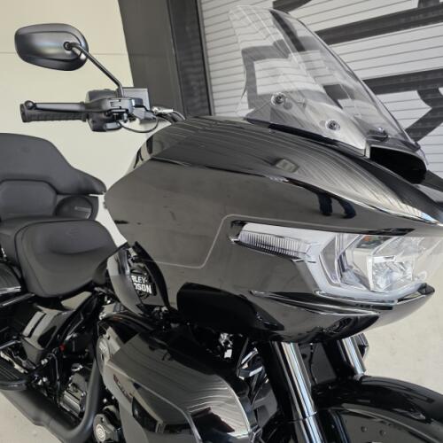 2026 Harley-Davidson® Road Glide Limited Vivid Black Black Trim thumb 2