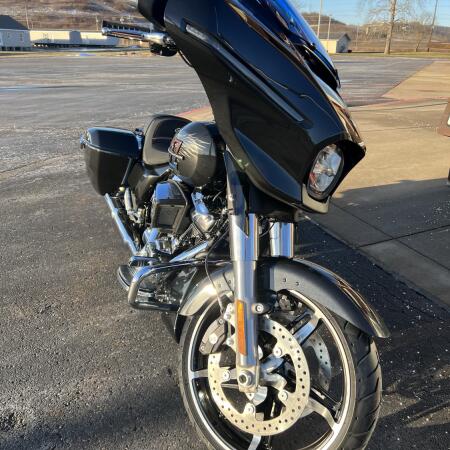 2026 Harley-Davidson® Street Glide® FLHX thumb 3