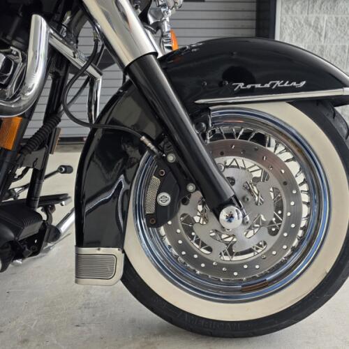 2008 Harley-Davidson® Road King® Classic Vivid Black Black Laced Wheels thumb 1