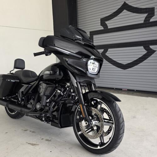 2025 Harley-Davidson® Street Glide® Vivid Black - Black Finish thumb 3