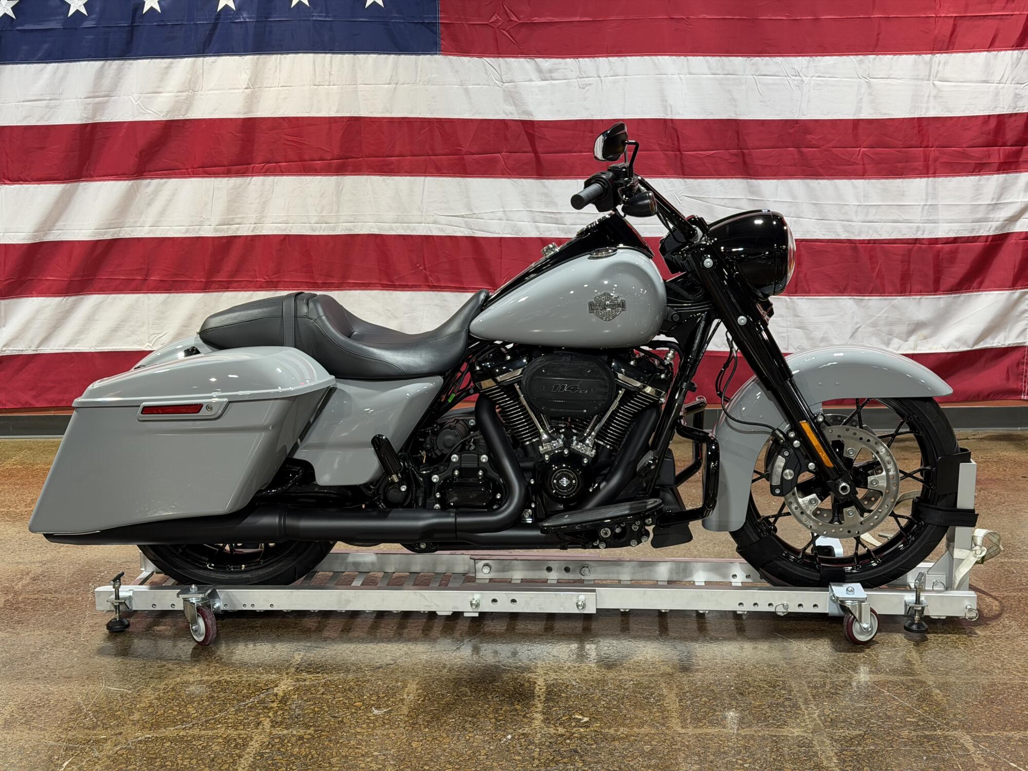 Harley-Davidson® Road King™ Special 2025 FLHRXS BILLIARD GRAY