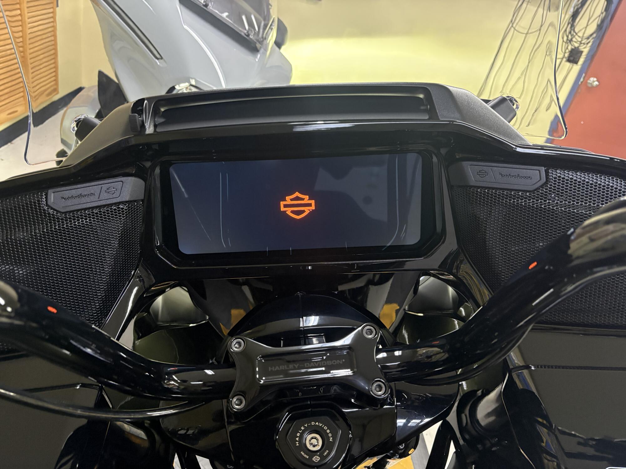 2026 Harley-Davidson® Road Glide Limited Olive Steel Metallic / Vivid Black Black Trim FLTRXL, photo 7