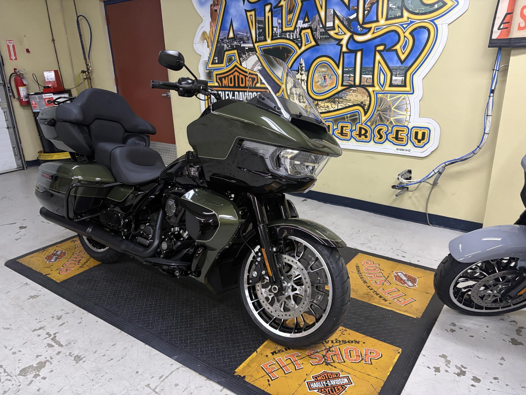 2026 Harley-Davidson® Road Glide Limited Olive Steel Metallic / Vivid Black Black Trim FLTRXL, photo 2