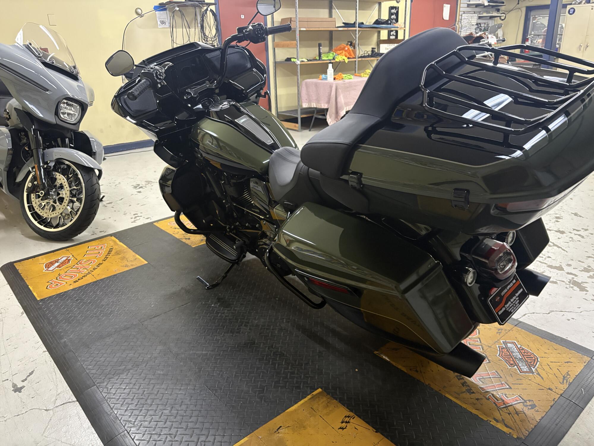 2026 Harley-Davidson® Road Glide Limited Olive Steel Metallic / Vivid Black Black Trim FLTRXL, photo 4