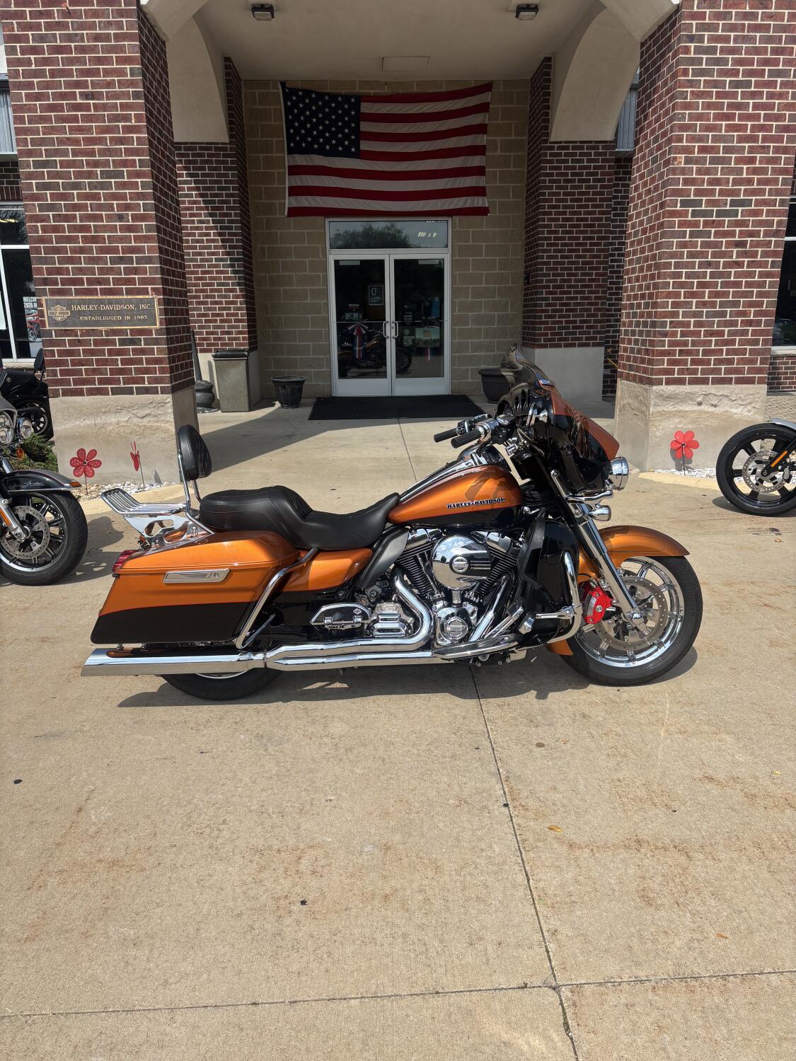 2015 Harley-Davidson® Ultra Limited Low Two-Tone Amber Whiskey/Vivid Black