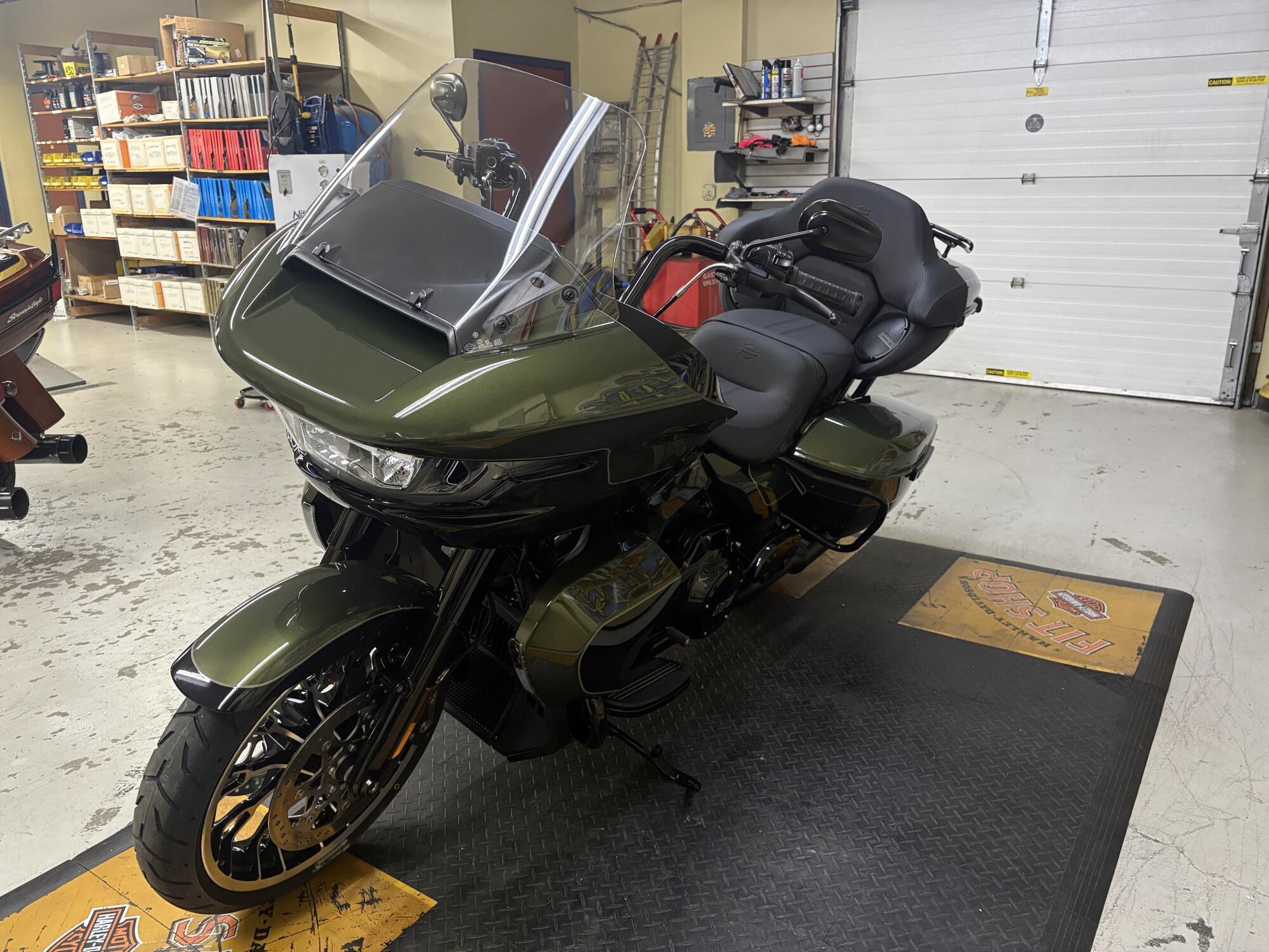2026 Harley-Davidson® Road Glide Limited Olive Steel Metallic / Vivid Black Black Trim FLTRXL, photo 5
