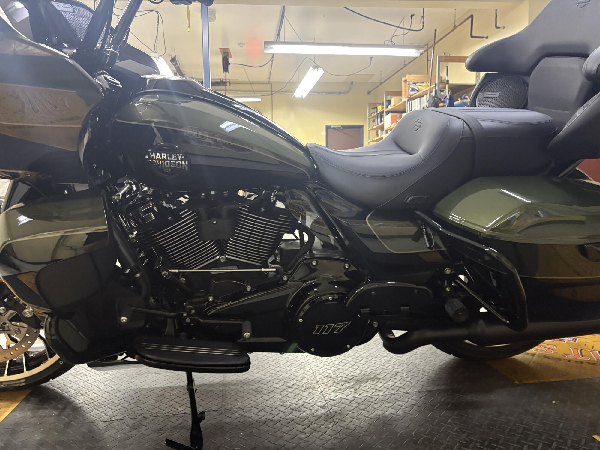 2026 Harley-Davidson® Road Glide Limited Olive Steel Metallic / Vivid Black Black Trim FLTRXL, photo 6