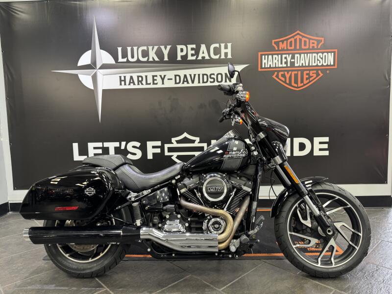 2021 Harley-Davidson® Sport Glide® Vivid Black Deluxe