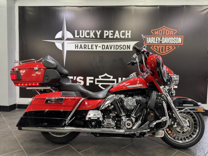 2010 Harley-Davidson® Electra Glide® Ultra Limited Scarlet Red/Vivid Black