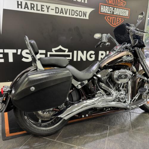 2011 Harley-Davidson® CVO™ Softail® Convertible Maple Metallic and Roman Gold with Burnished Copper  thumb 0