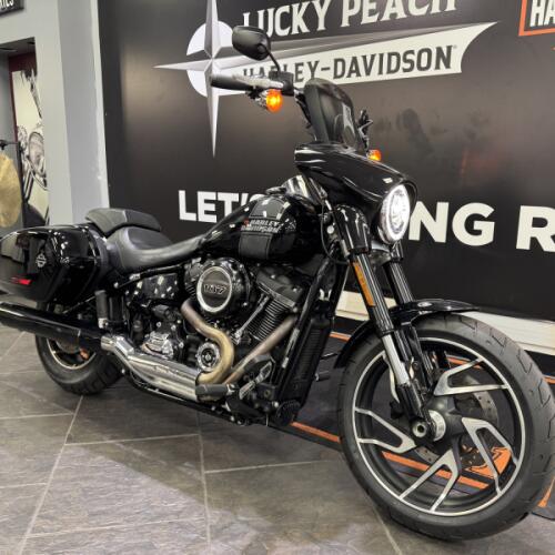 2021 Harley-Davidson® Sport Glide® Vivid Black Deluxe thumb 3