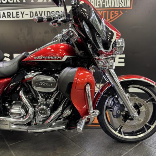 2021 Harley-Davidson® CVO™ Tri Glide® Sunset Orange & Sunset Black thumb 3