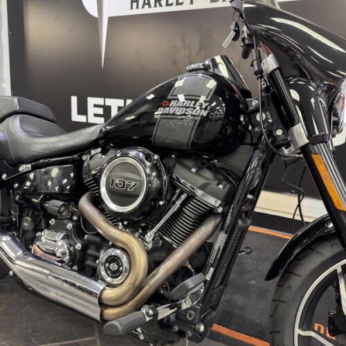 2021 Harley-Davidson® Sport Glide® Vivid Black Deluxe thumb 2