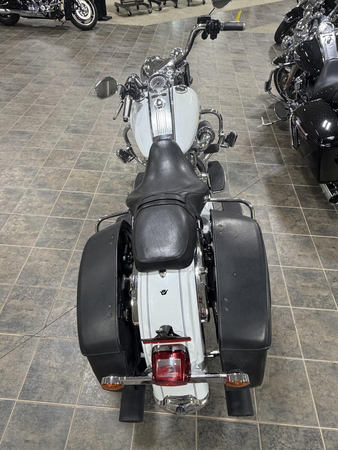 FLHRC 2012 Road King® Classic, photo 3