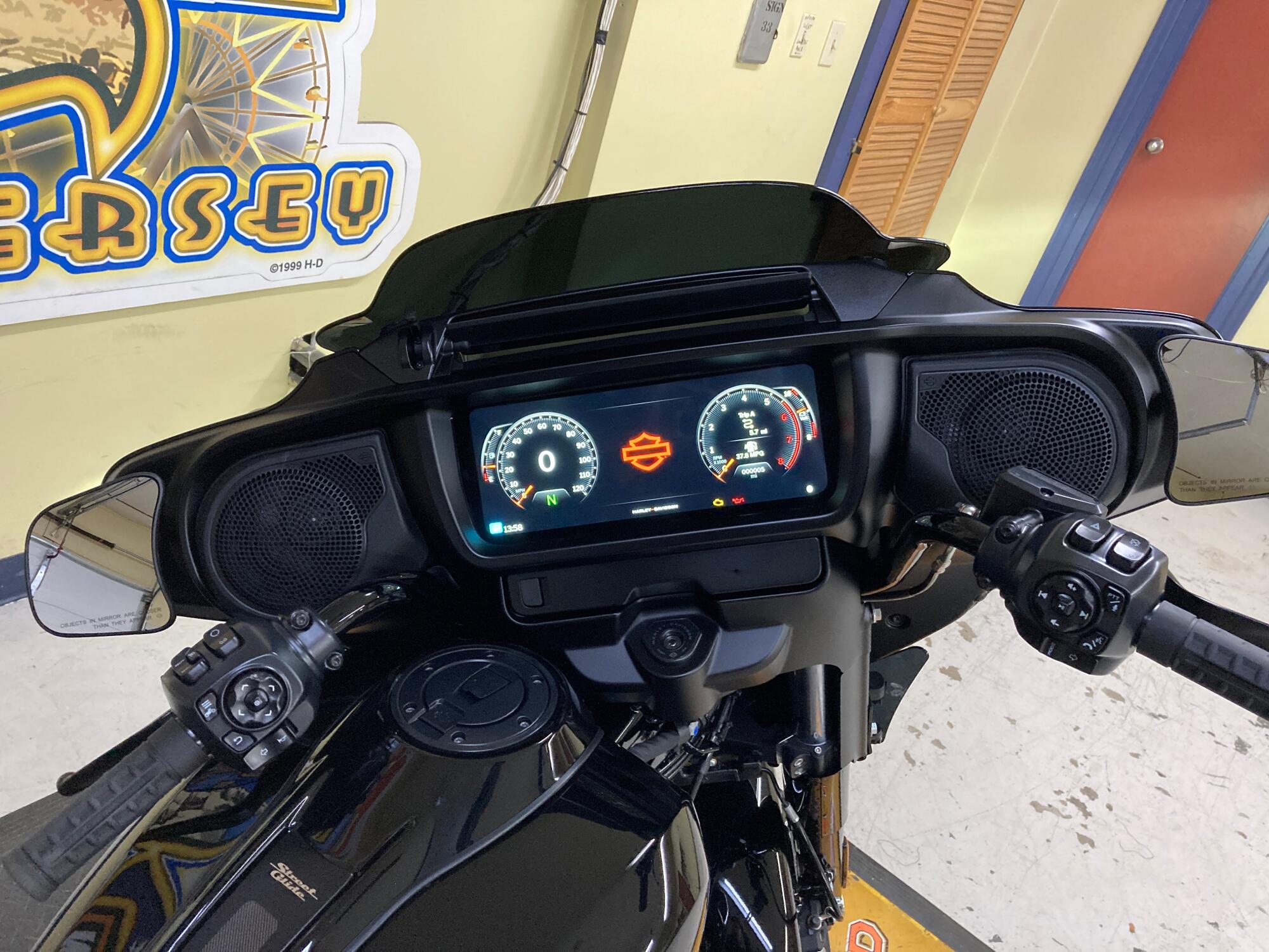 2026 Harley-Davidson® Street Glide® Vivid Black Black Trim FLHX, photo 6
