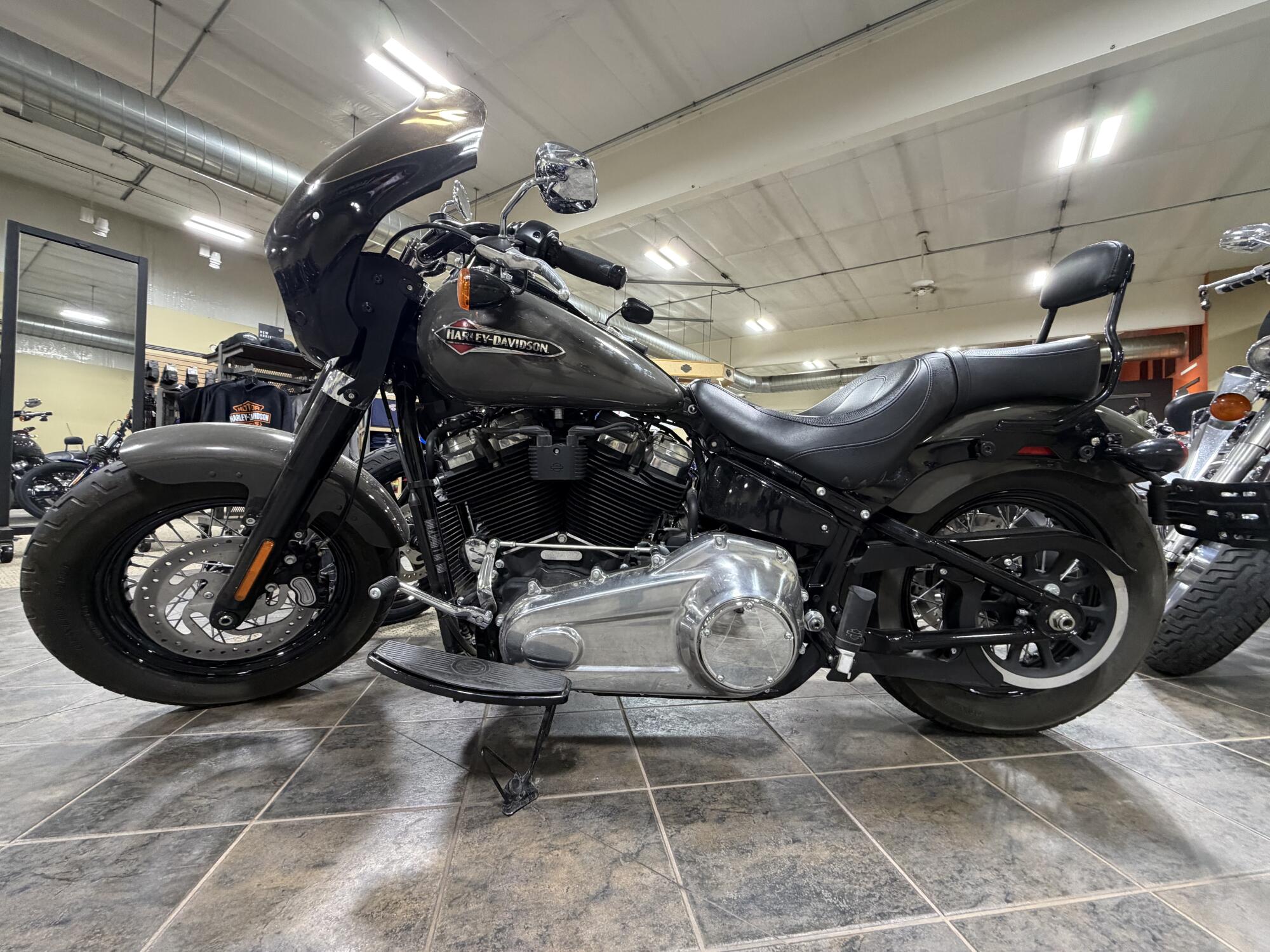 FLSL 2019 Softail Slim®, photo 2