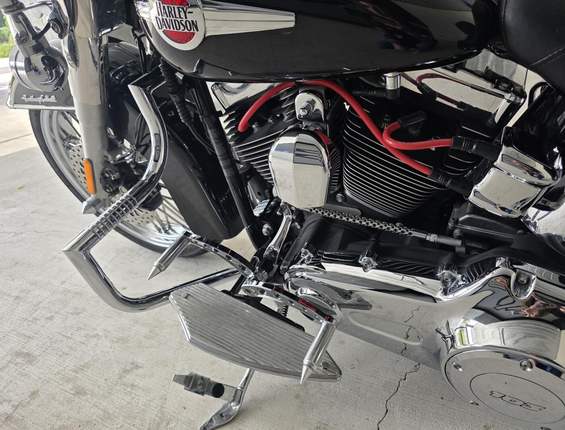 2017 Harley-Davidson® Heritage Softail® Classic Vivid Black, photo 14