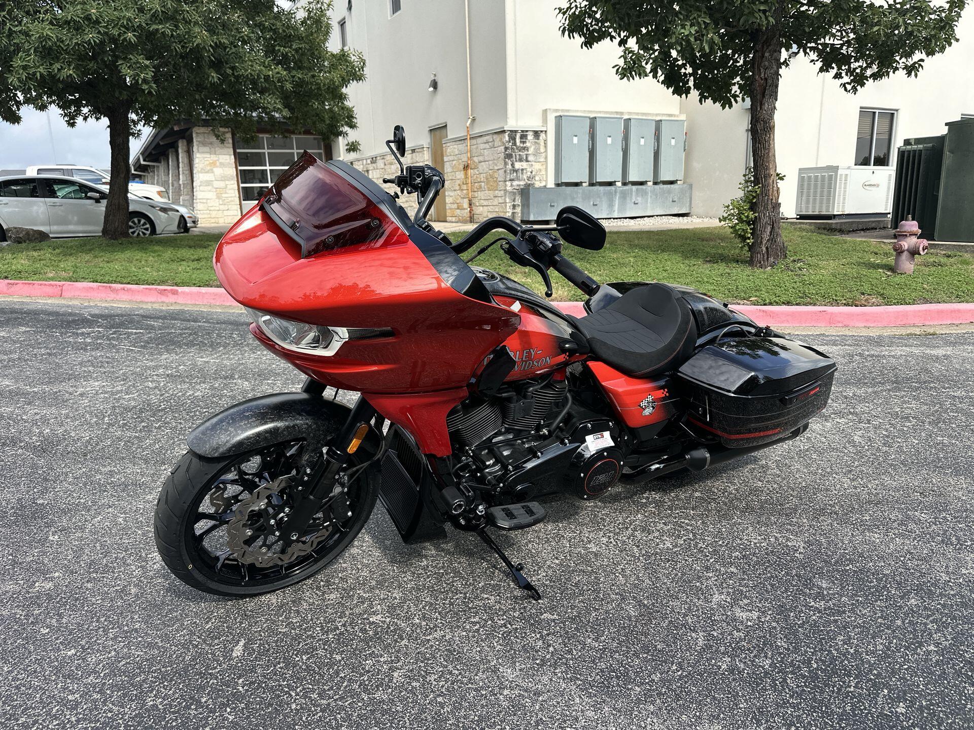 2026 Harley-Davidson® CVO Road Glide ST FLTRXSTSE, photo 6
