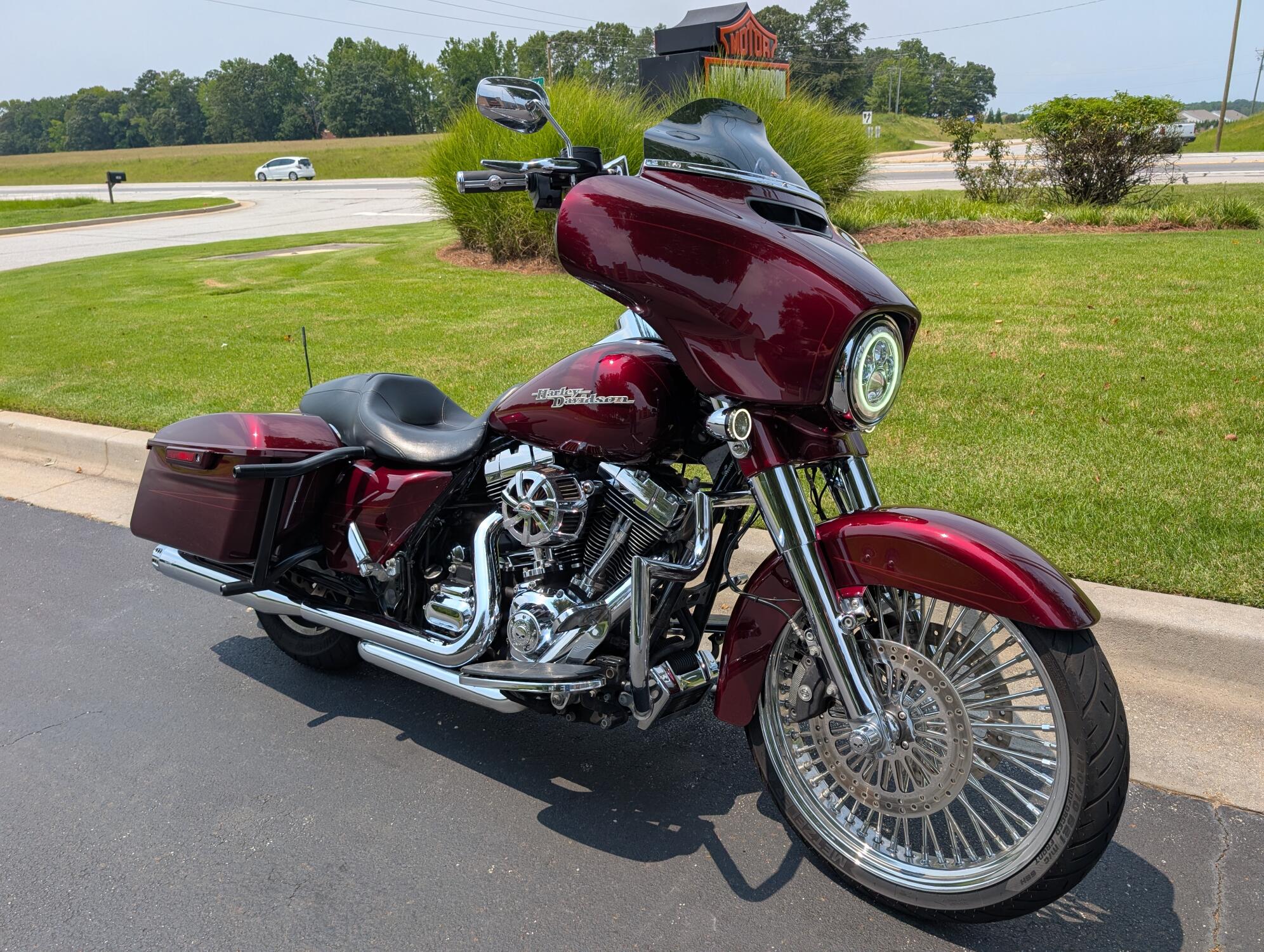 2014 Harley-Davidson® Street Glide® Special, photo 2
