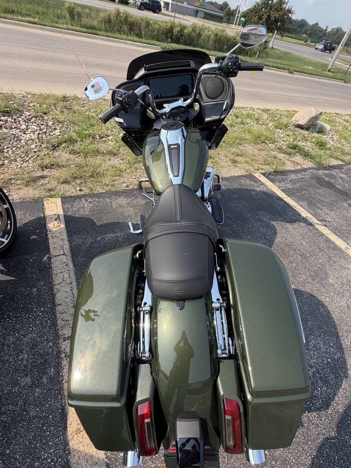 2026 Harley-Davidson® Road Glide® OLIV STL MTL/BLK W/ PINSTRI, photo 4