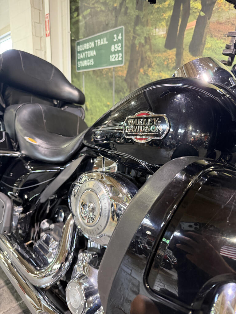 2011 Harley-Davidson® Electra Glide® Ultra Classic® No Gimmicks, No Hidden Fees, photo 2