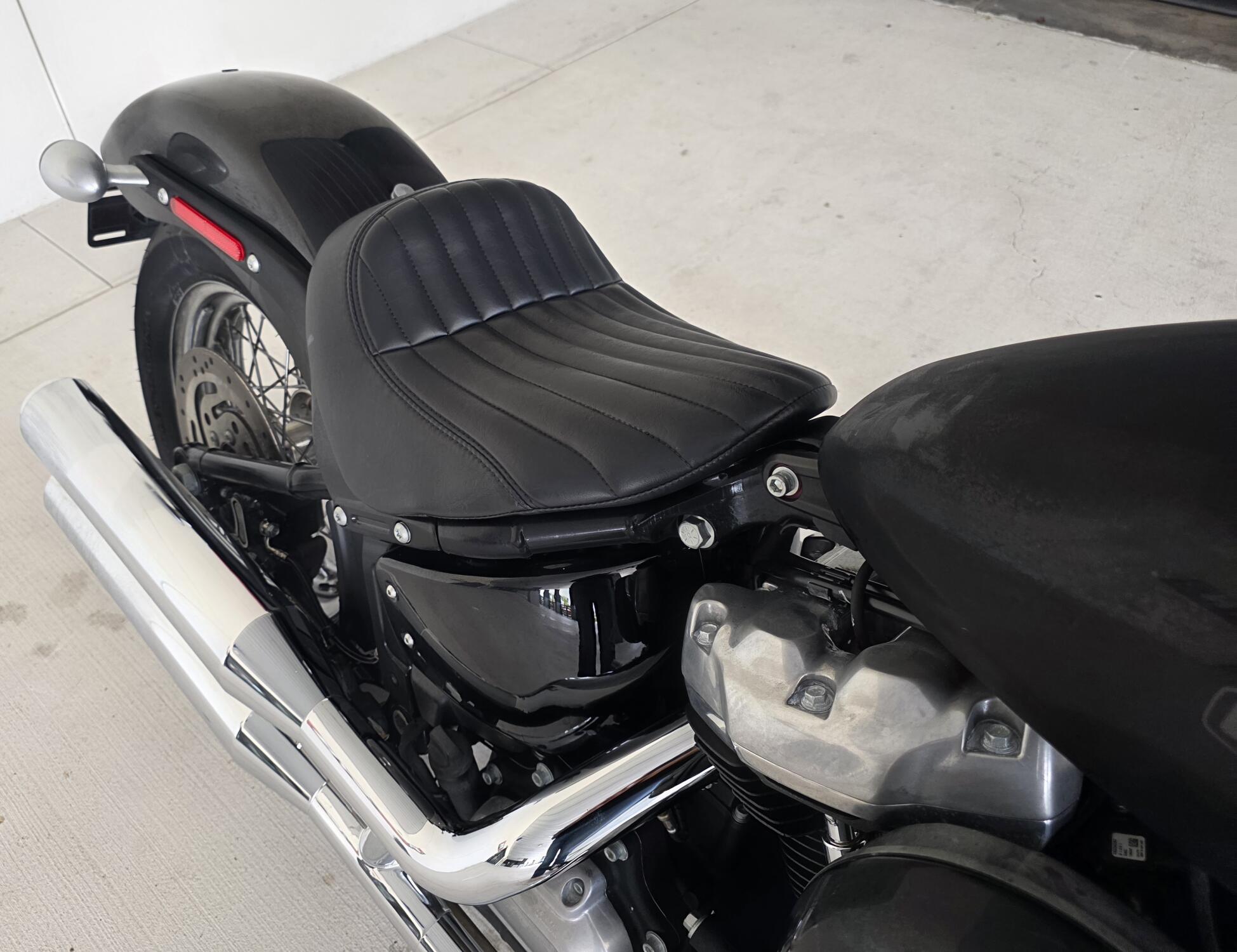 2021 Harley-Davidson® Softail Standard® Vivid Black, photo 6