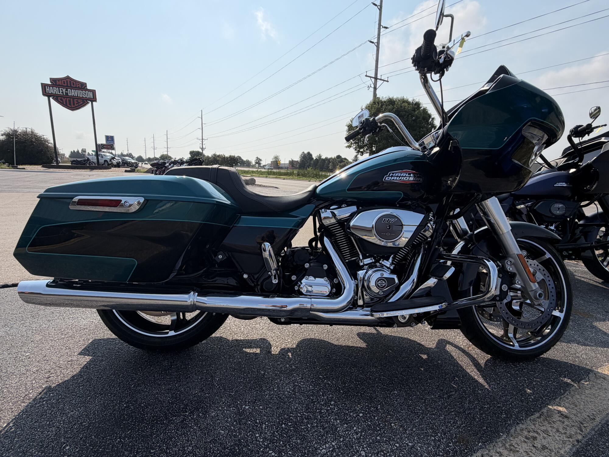 2026 Harley-Davidson® Road Glide® Teal Thunder / Vivid Black Chrome Trim