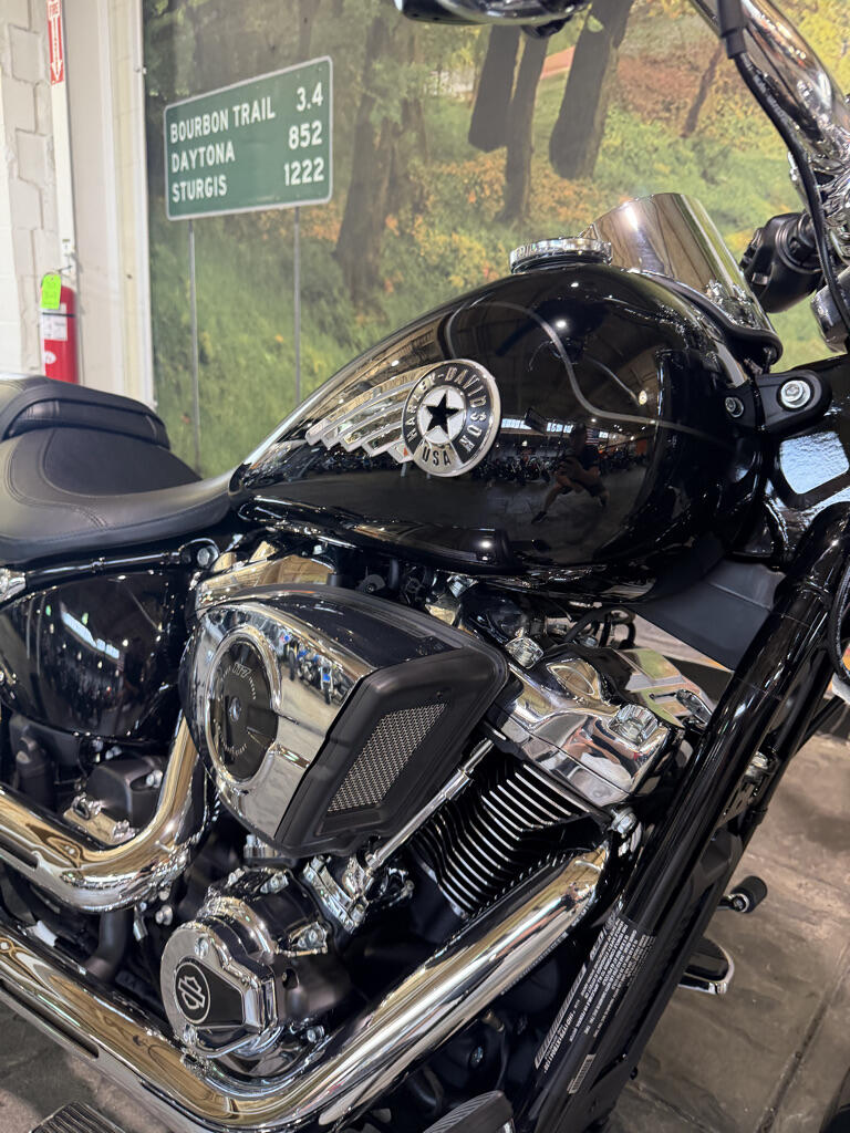 2026 Harley-Davidson® Fat Boy® VIVID BLACK 041139, photo 2