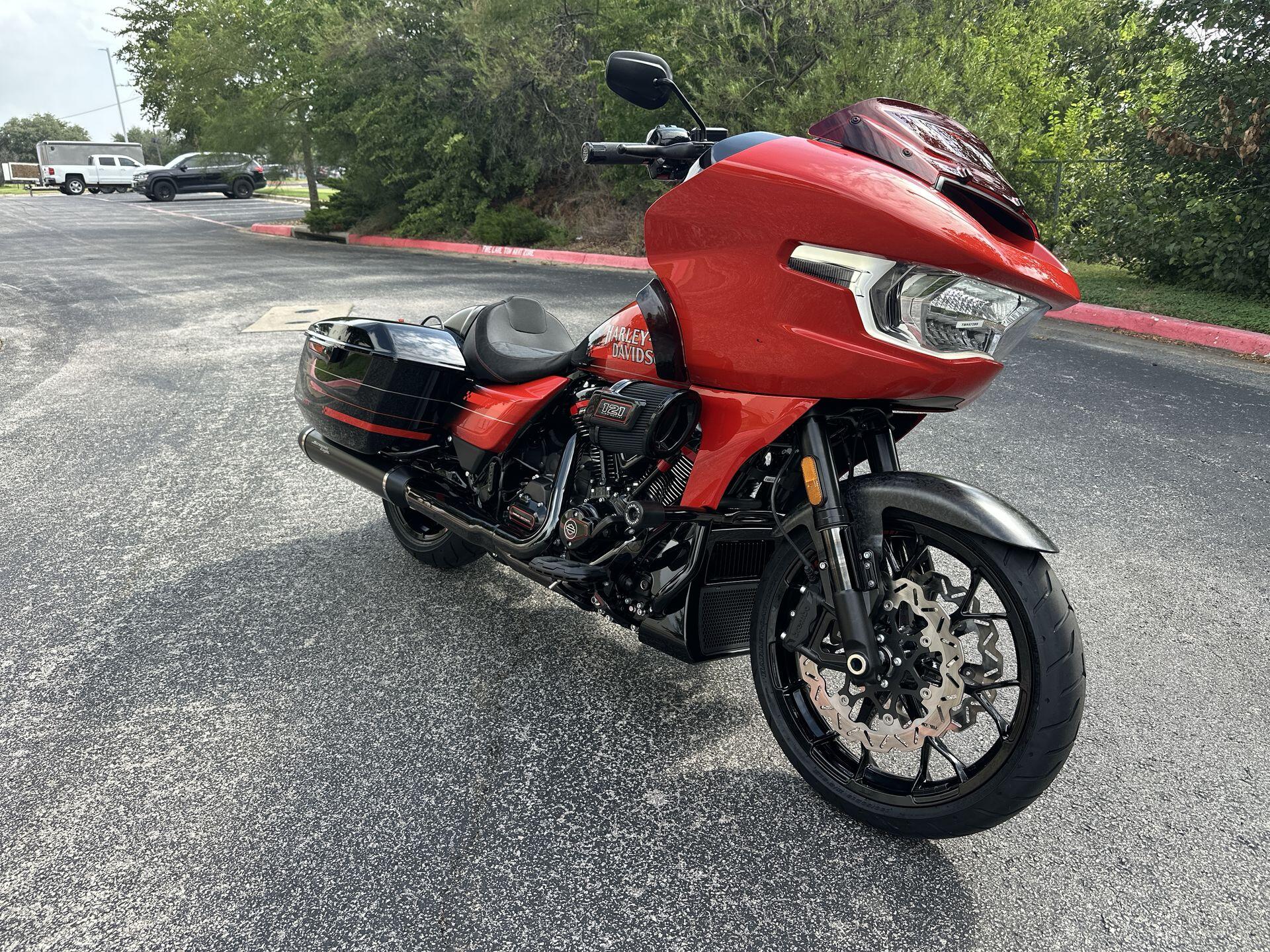 2026 Harley-Davidson® CVO Road Glide ST FLTRXSTSE, photo 4