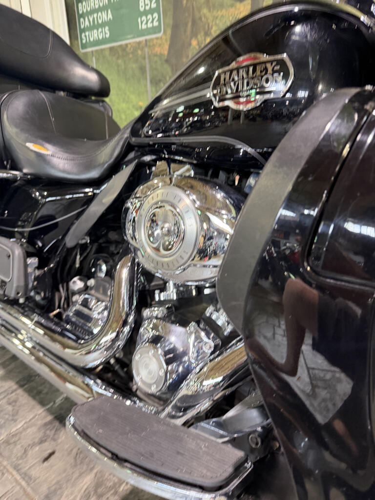 2011 Harley-Davidson® Electra Glide® Ultra Classic® No Gimmicks, No Hidden Fees, photo 3