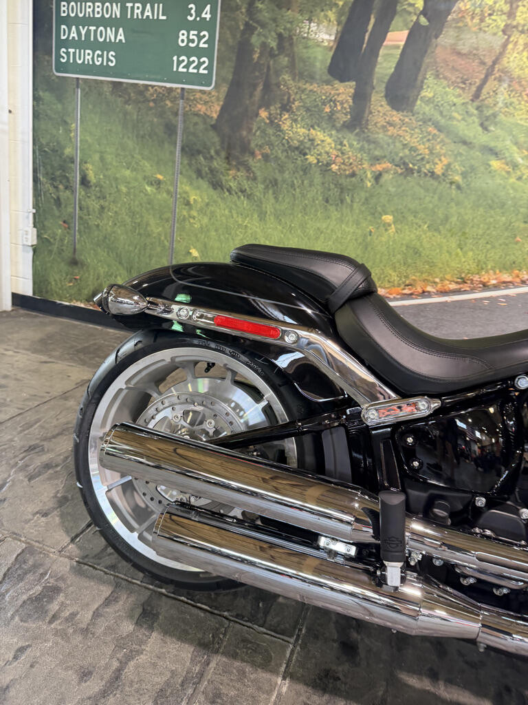 2026 Harley-Davidson® Fat Boy® VIVID BLACK 041139, photo 5