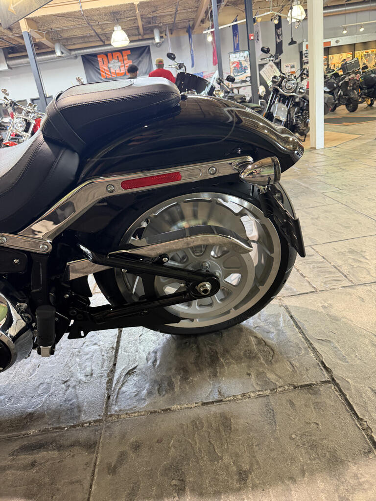 2026 Harley-Davidson® Fat Boy® VIVID BLACK 041139, photo 12