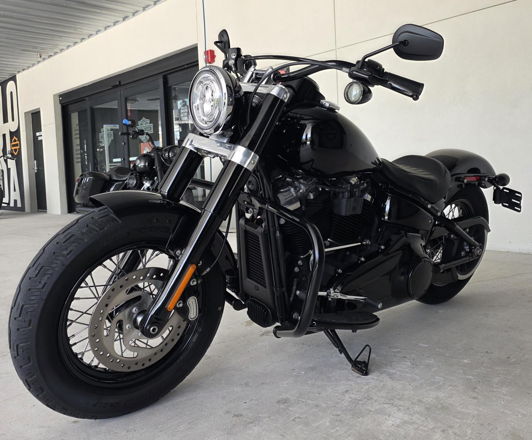 2020 Harley-Davidson® Softail Slim® Vivid Black, photo 11