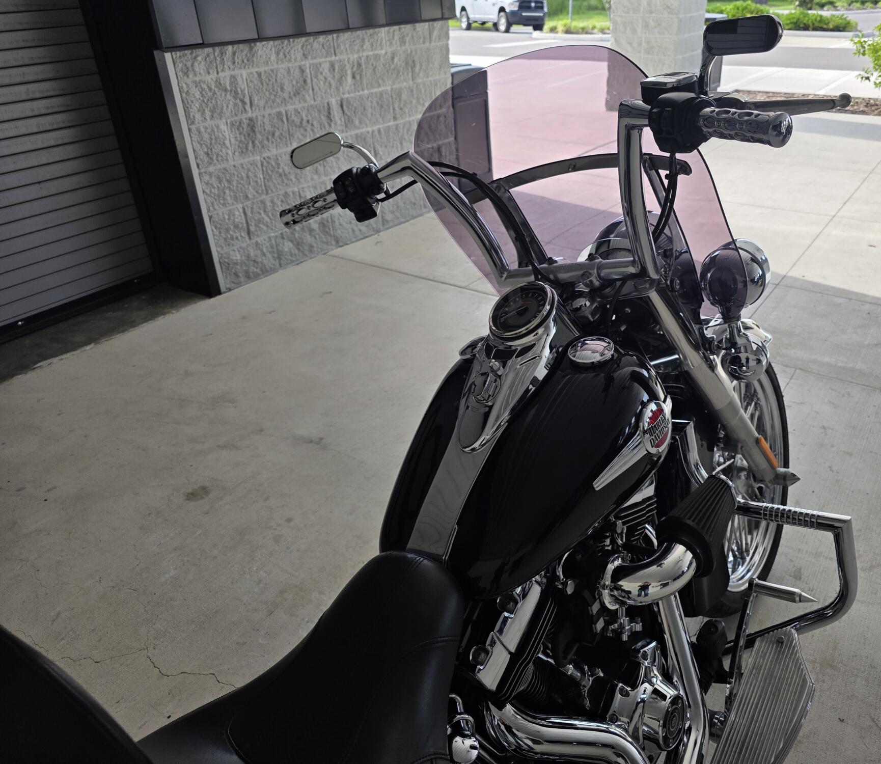 2017 Harley-Davidson® Heritage Softail® Classic Vivid Black, photo 7
