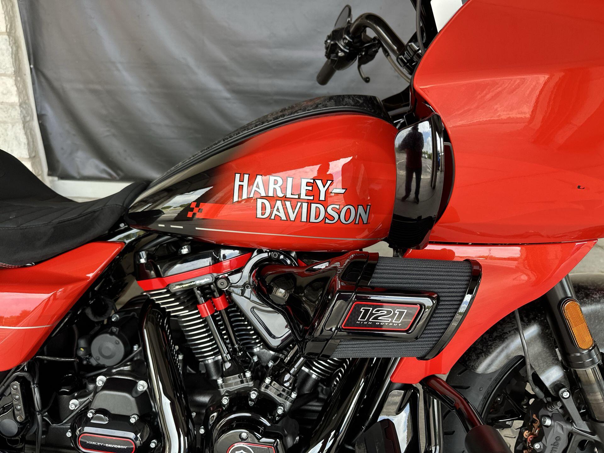 2026 Harley-Davidson® CVO Road Glide ST FLTRXSTSE, photo 14