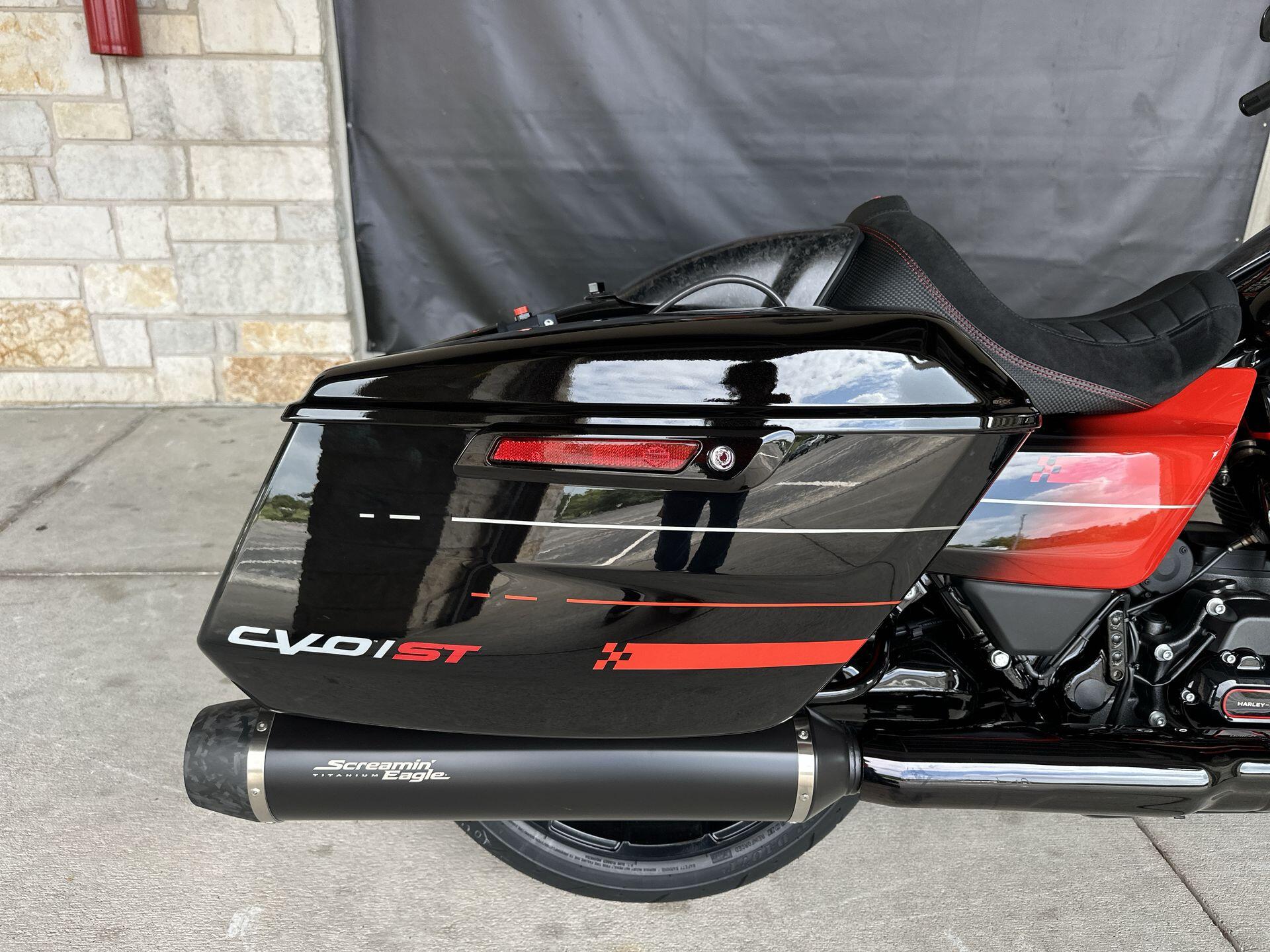 2026 Harley-Davidson® CVO Road Glide ST FLTRXSTSE, photo 18