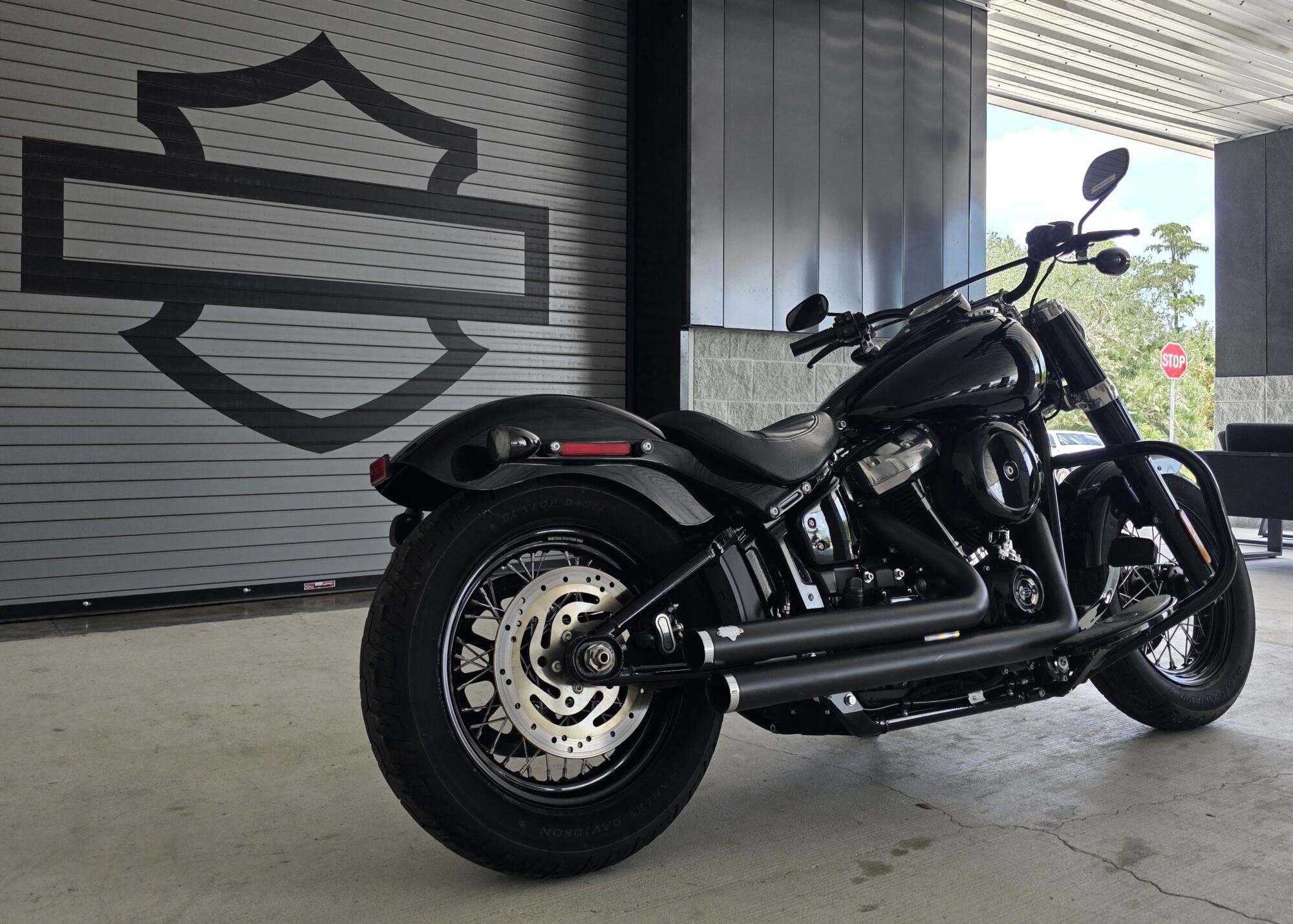 2020 Harley-Davidson® Softail Slim® Vivid Black, photo 9