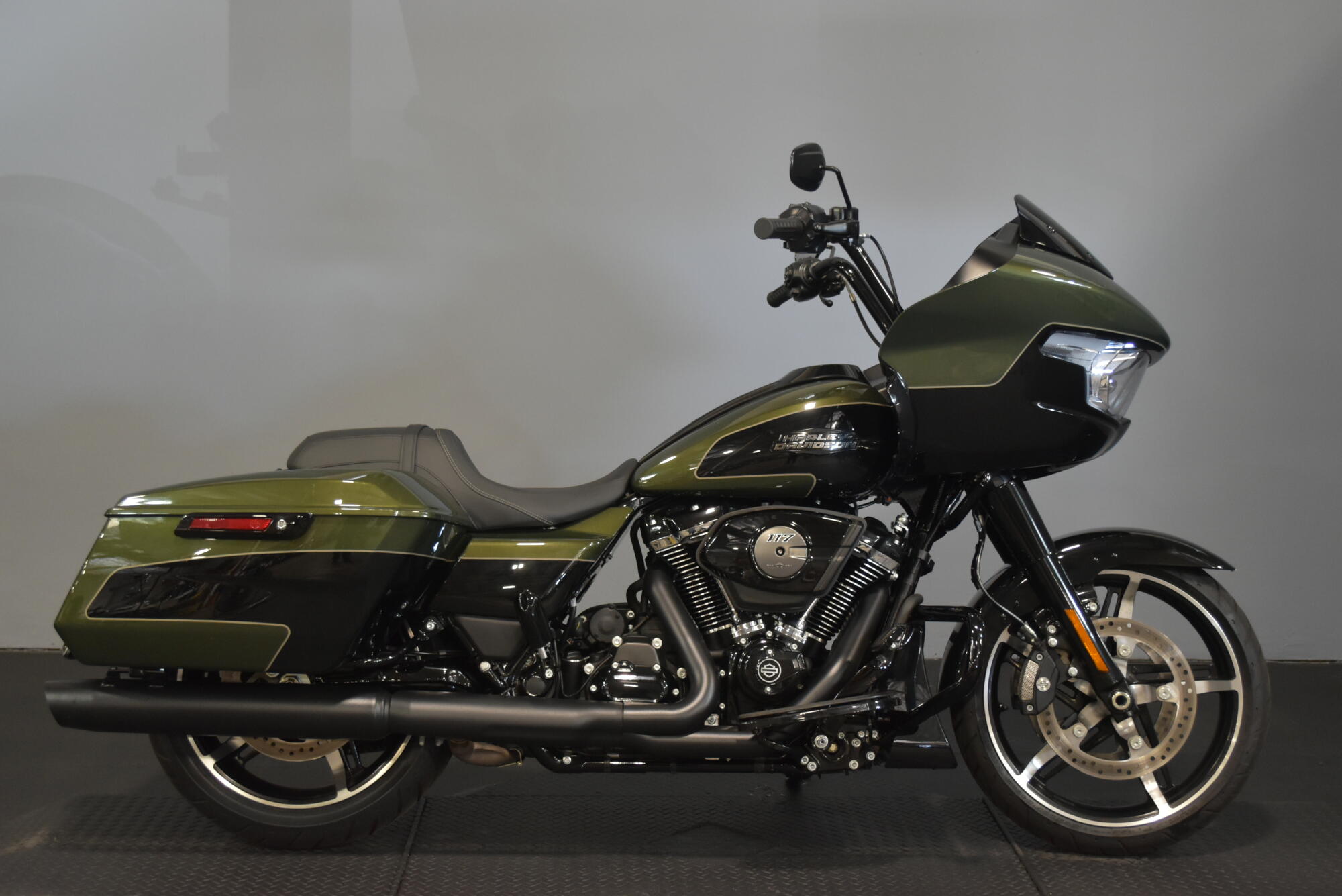 2026 Harley-Davidson® Road Glide® Olive Steel Metallic / Vivid