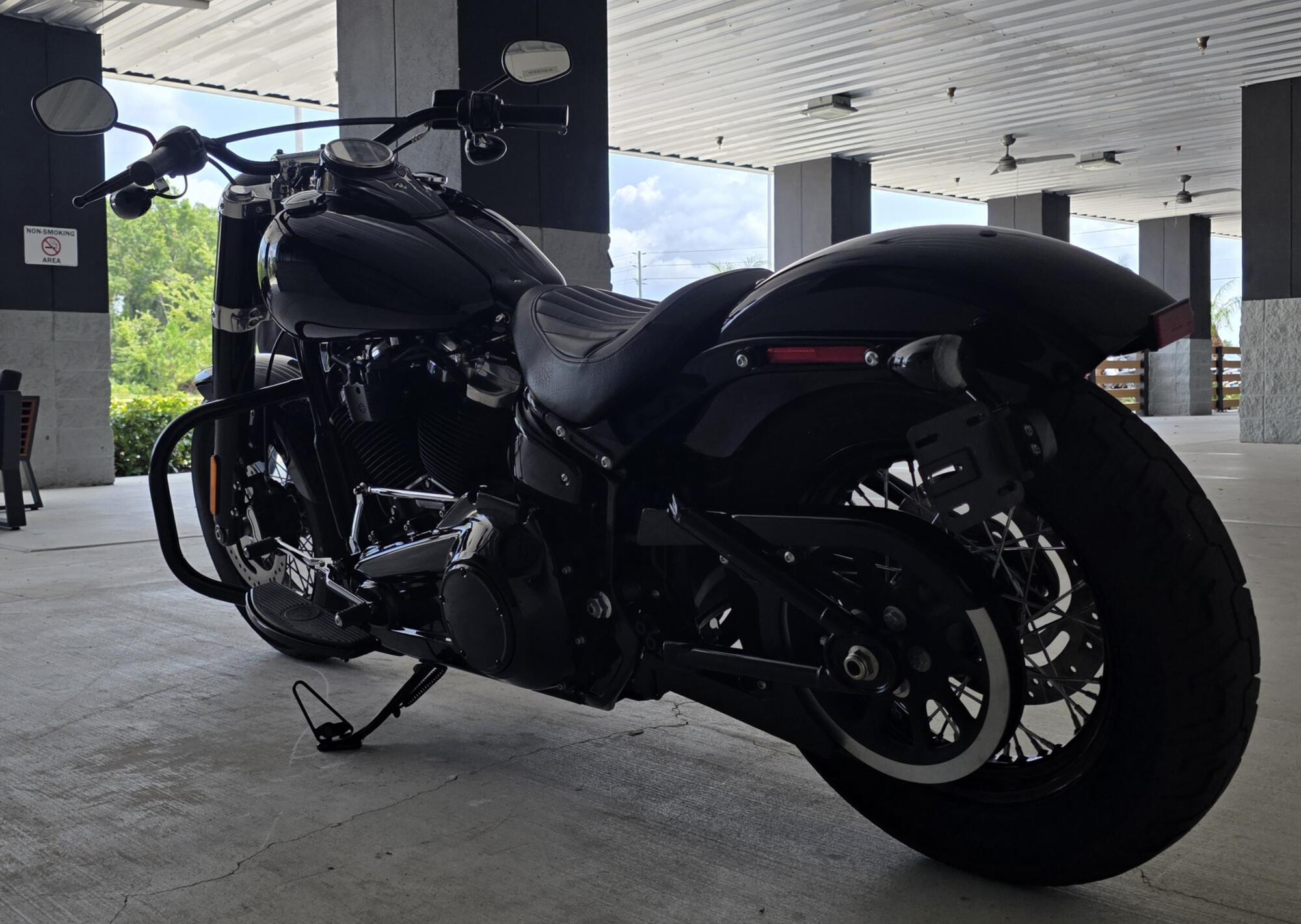 2020 Harley-Davidson® Softail Slim® Vivid Black, photo 10